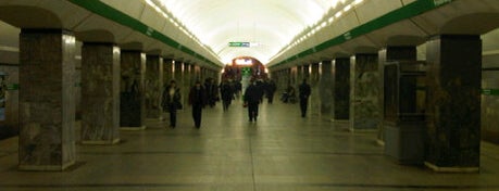 Метро «Приморская» is one of Метро Санкт-Петербурга.