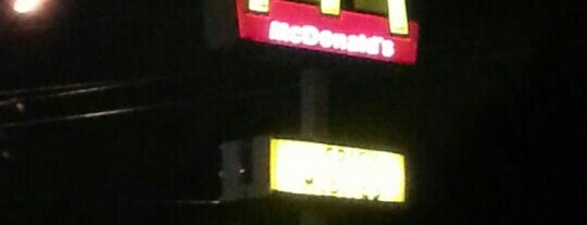 McDonald's is one of Orte, die Dave gefallen.