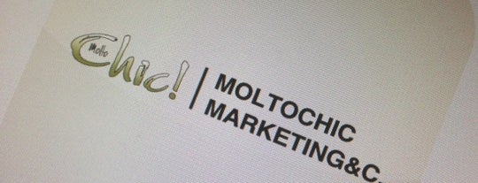 We works with MoltoChic Marketing&C