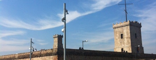 Castell de Montjuïc is one of 101 sitios que ver de Barcelona.