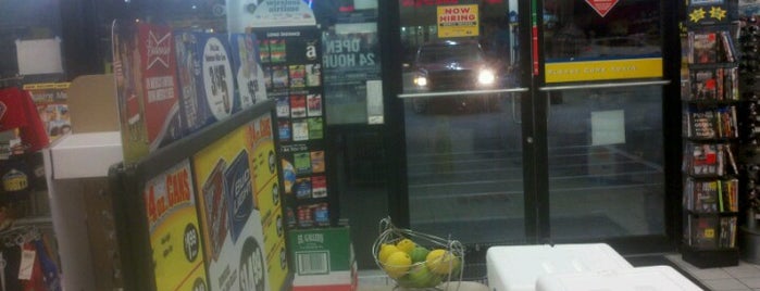 Corner Store is one of Posti che sono piaciuti a Orlando.