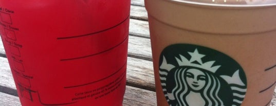 Starbucks is one of Posti che sono piaciuti a Natasha.