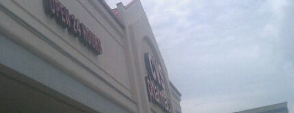 CVS pharmacy is one of สถานที่ที่ Liz ถูกใจ.