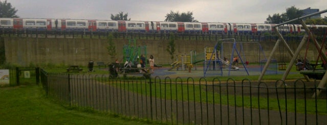 Acton Green Common Playground is one of Kid Friendly London.