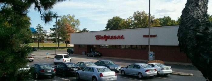 Walgreens is one of Orte, die Charles E. "Max" gefallen.