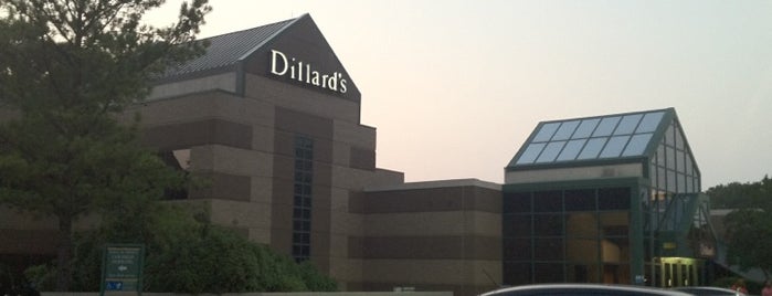 Dillard's is one of Orte, die Jacque gefallen.
