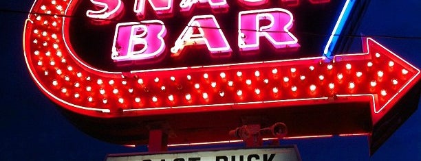 Modern Snack Bar is one of Posti che sono piaciuti a Lynn.