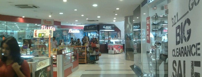 Total Mall is one of Lugares favoritos de Sri.