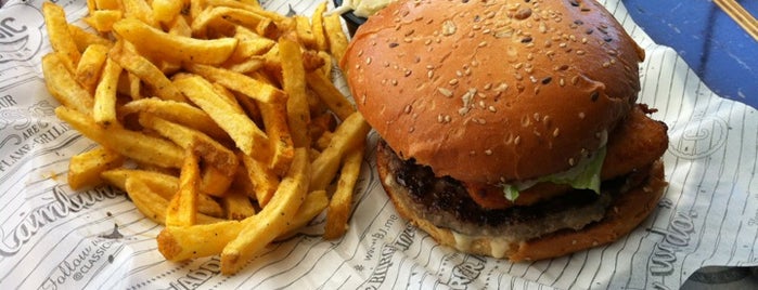Classic Burger Joint is one of Queen'in Kaydettiği Mekanlar.