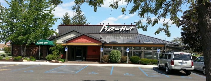 Pizza Hut is one of The 11 Best Places with a Salad Bar in Fort Wayne.