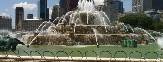 Мемориальный фонтан Кларенса Букингема is one of chicago.