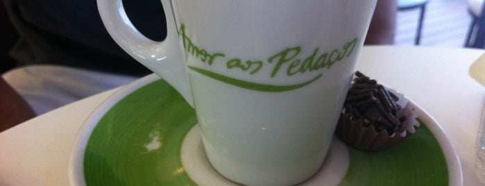 Amor aos Pedaços is one of Café.