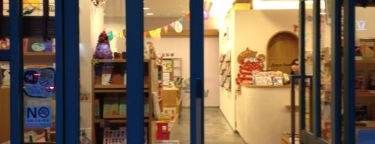 Shimarisu Picture Books is one of 蠹魚 book lovers.
