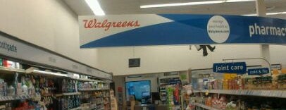 Walgreens is one of สถานที่ที่ Joel ถูกใจ.