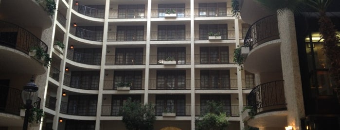 Embassy Suites - Atrium is one of Salvador : понравившиеся места.