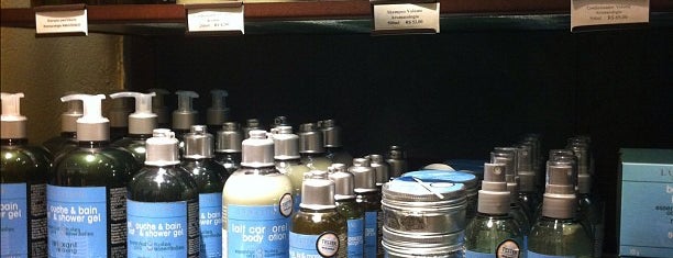 L'Occitane is one of Botafogo Praia Shopping.