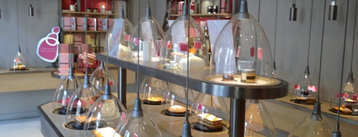 La Pâtisserie des Rêves is one of Paris with kids: sighseeing and dining.