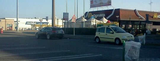 McDonald's is one of Tempat yang Disukai 🍒Lü🍒.