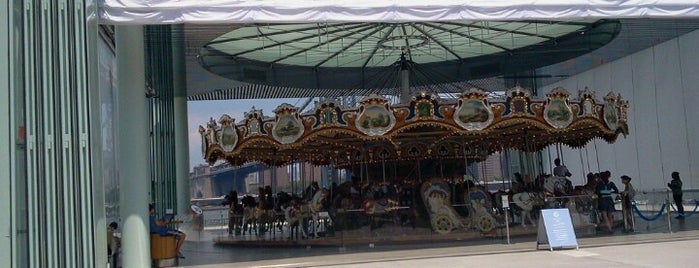 Jane's Carousel is one of Moo 님이 좋아한 장소.