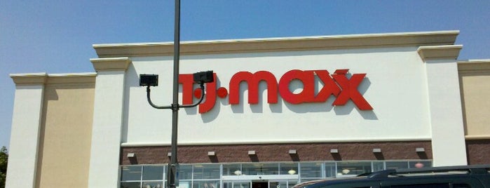T.J. Maxx is one of สถานที่ที่ Kat ถูกใจ.