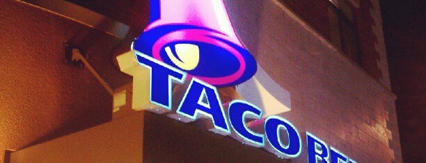 Taco Bell is one of Tempat yang Disukai Katy.