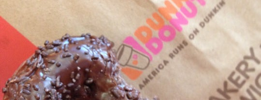Dunkin' is one of Paulaさんのお気に入りスポット.