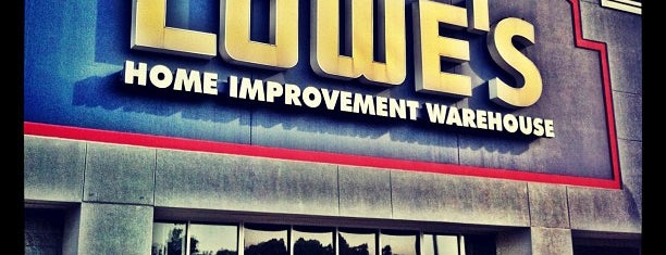 Lowe's is one of SynBenさんのお気に入りスポット.