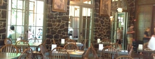 Multnomah Falls Lodge Restaurant is one of Tempat yang Disukai Cusp25.