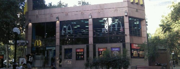 McDonald's is one of Lieux qui ont plu à Carlos.