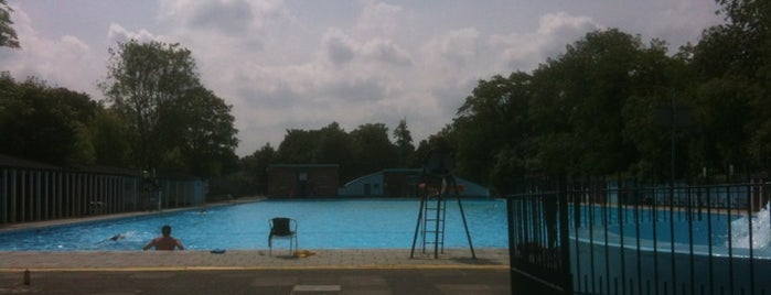 Tooting Bec Lido is one of London.