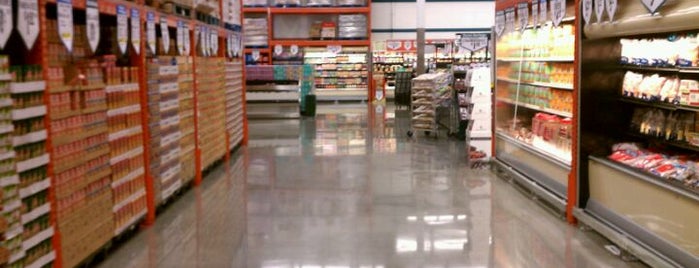 WinCo Foods is one of Tylerさんのお気に入りスポット.