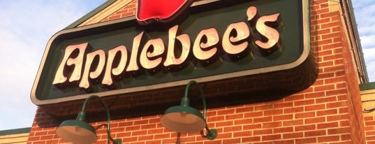 Applebee's Grill + Bar is one of Orte, die Anthony gefallen.