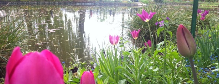 Jardins de Claude Monet is one of The Bucket List.