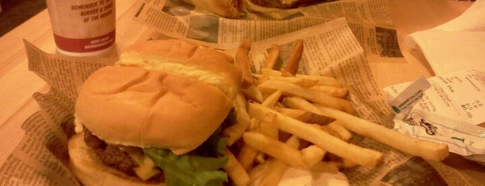 Jake's Wayback Burger is one of Locais curtidos por Lulu.