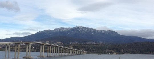 Tasman Bridge is one of สถานที่ที่ Nicole ถูกใจ.