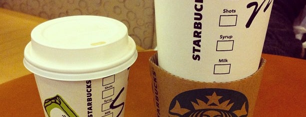 Starbucks is one of 福岡のスターバックス.