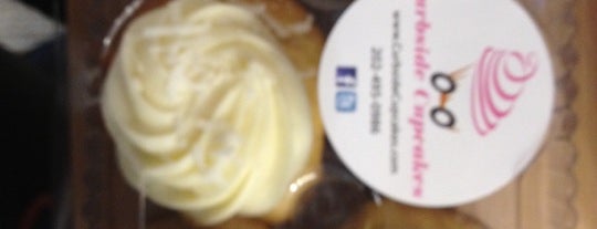 Curbside Cupcakes is one of Locais curtidos por foodie.
