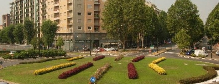 Piazza Rivoli is one of Lugares favoritos de Fabio.
