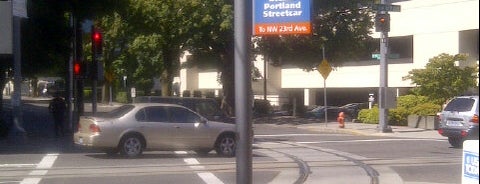 Portland Streetcar - PSU Urban Center is one of Locais curtidos por Stephen.