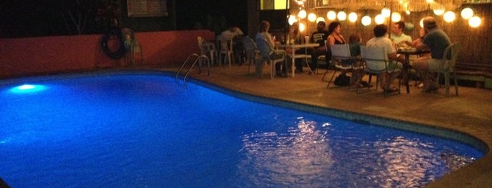 Pool Bar Sushi and Yakitori Grill is one of Orte, die Jim gefallen.