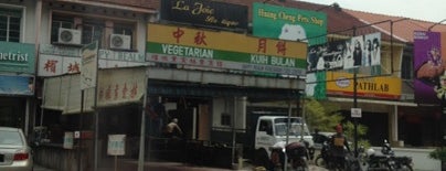 Happy Realm Vegetarian Food Centre (檳城素食林) is one of Penang Vegetarian Restaurants.