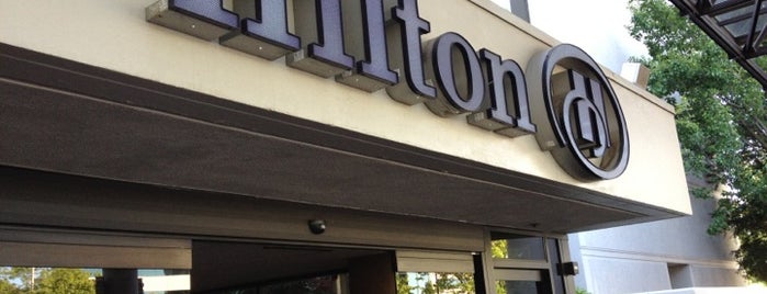 Hilton is one of Slightly Stoopidさんのお気に入りスポット.