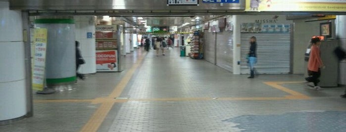 江南駅（ガンナム） is one of Frecuentes.