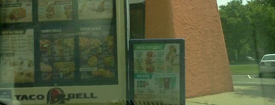 Taco Bell is one of Tempat yang Disukai Whitney.