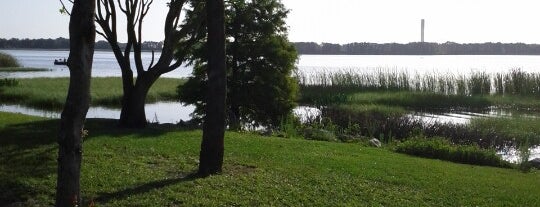 Lake Parker Park is one of Lugares favoritos de Glenn.
