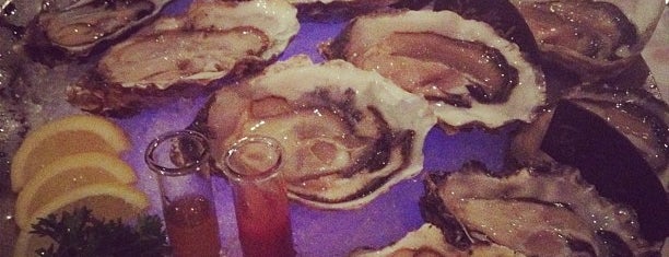 Ana Oyster & Grill is one of Lugares favoritos de Jennifer.