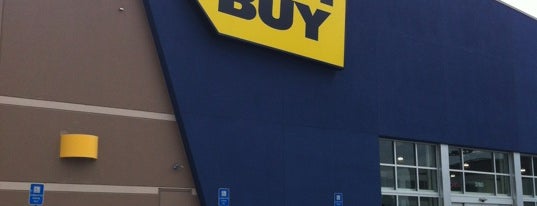 Best Buy is one of AKBさんのお気に入りスポット.