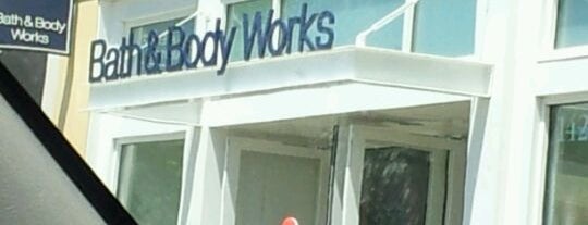 Bath & Body Works is one of Locais curtidos por Ken.