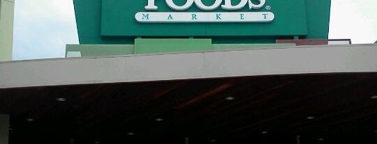 Whole Foods Market is one of Tempat yang Disukai Kevin.