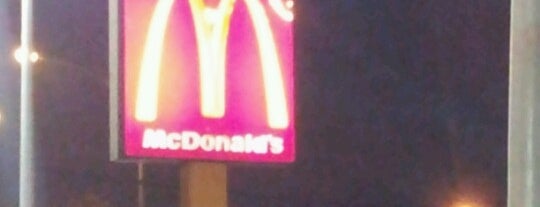 McDonald's is one of Tempat yang Disukai Cristina.
